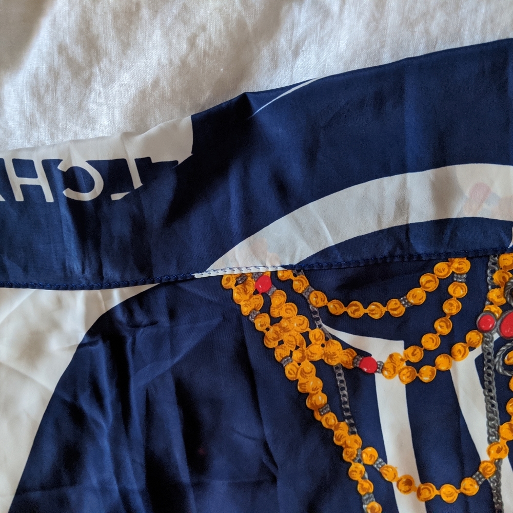 Chanel scarf It's NOT - Picture 4 of 6